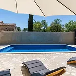 Perini Βίλα